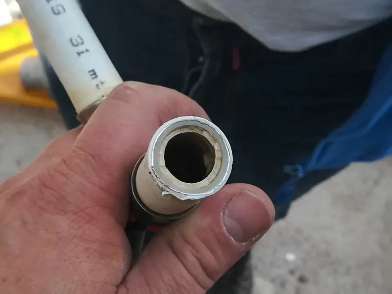 Tubería afectada por la cal